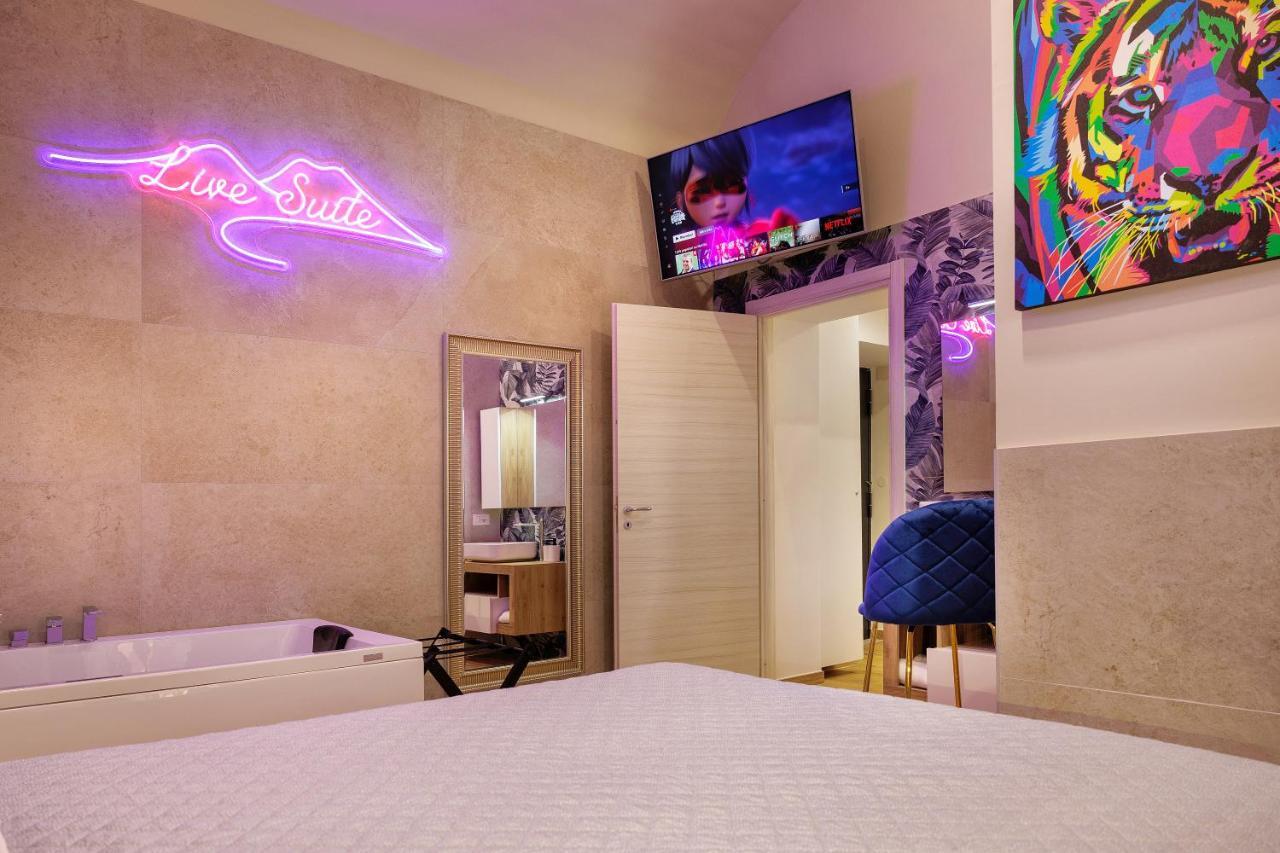 Live Suite Napoli エクステリア 写真